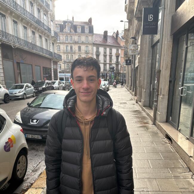 Babysitter in Grenoble: Noham