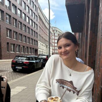 Babysitter in Nice: Valeria