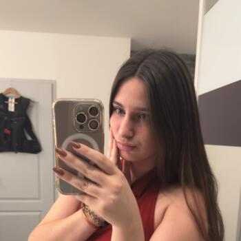 Babysitter in Montalieu: Naomie