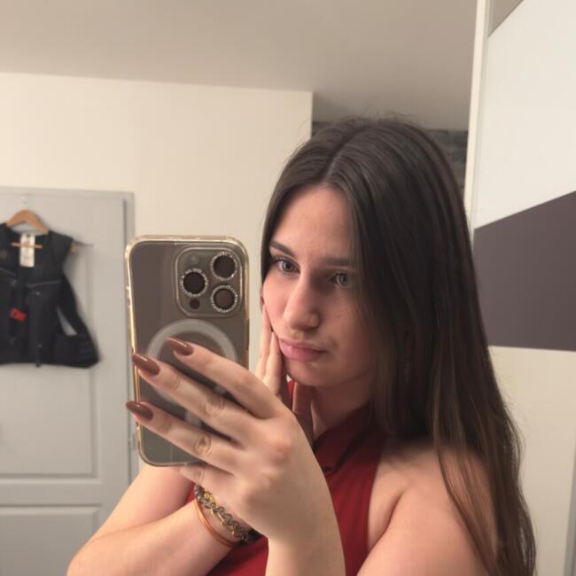 Babysitter in Montalieu: Naomie