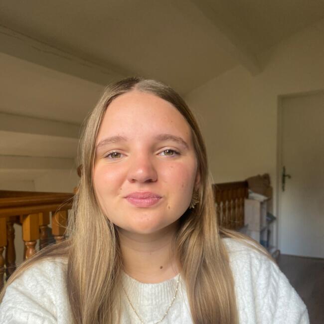 Baby-sitter à Poitiers: Malena