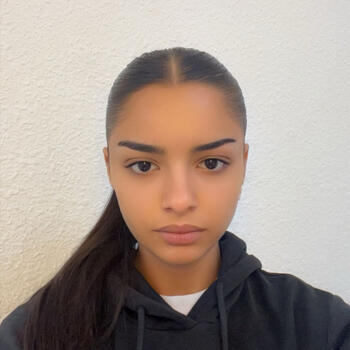 Babysitter in Lyon: Amna