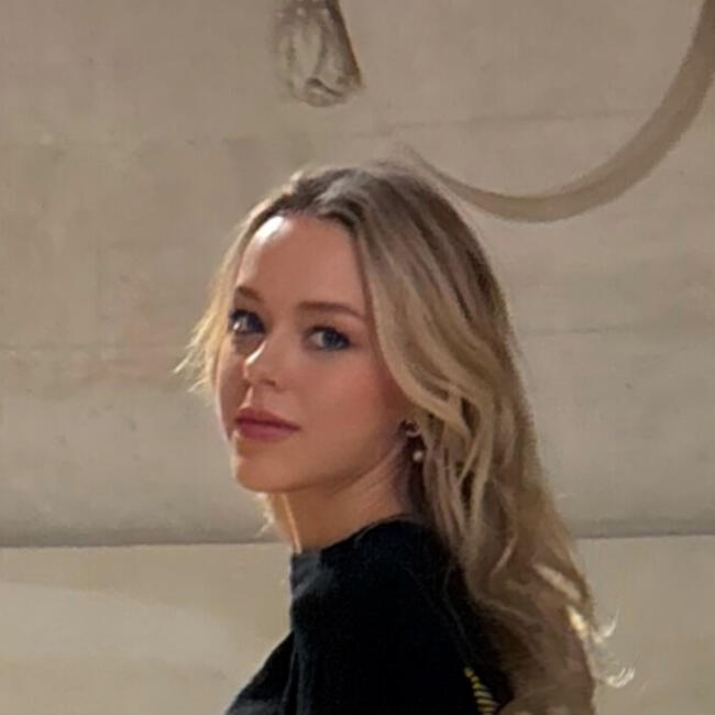 Babysitter in Paris: Sofie