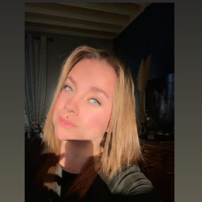 Babysitter in Saint-Maurice-d'Ételan: Chloé