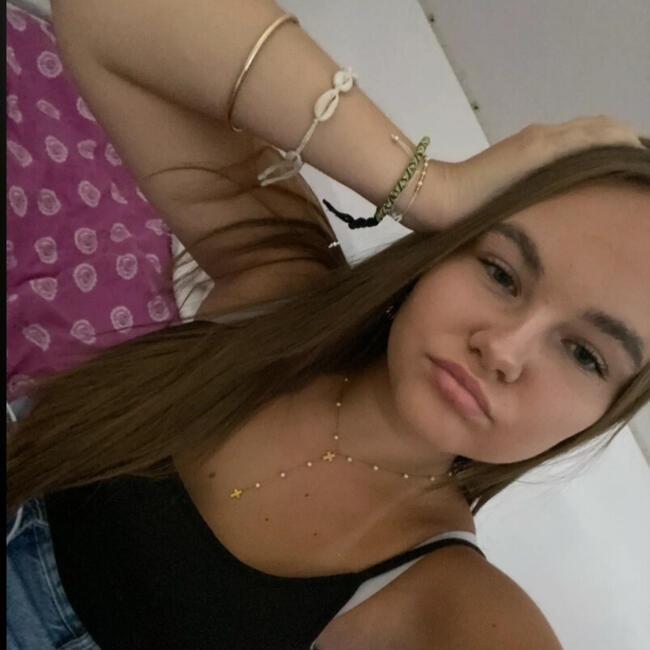 Babysitter in Plouharnel: Clara