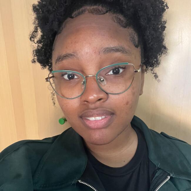 Babysitter em Porto: Dezha