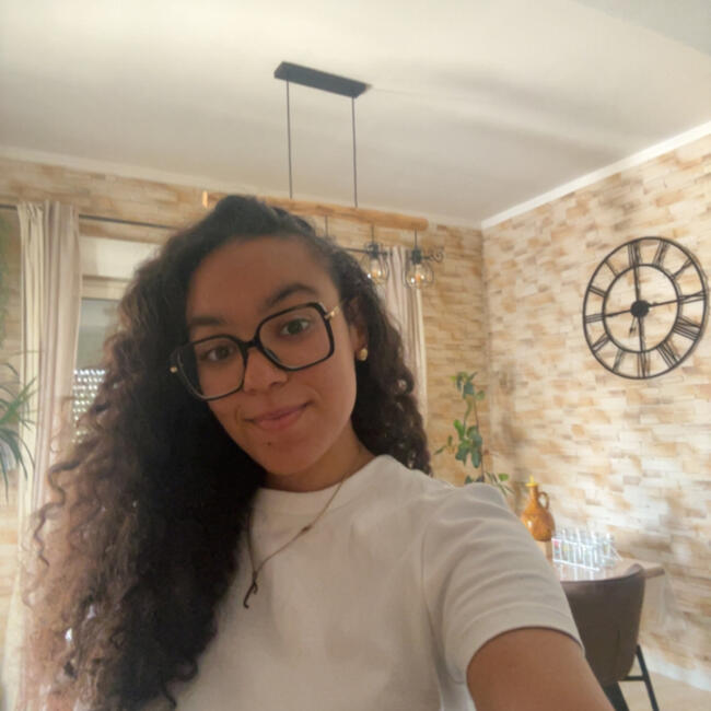 Babysitter in Nîmes: Jade