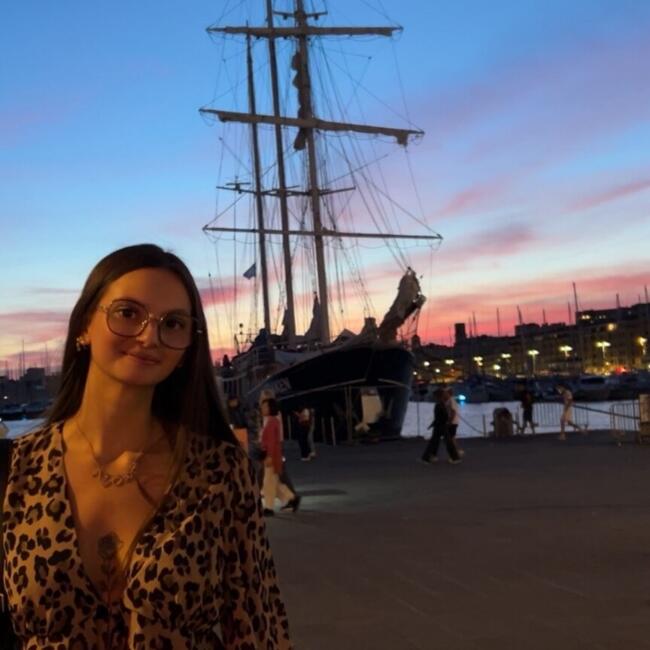 Babysitter in Lambesc: Loane