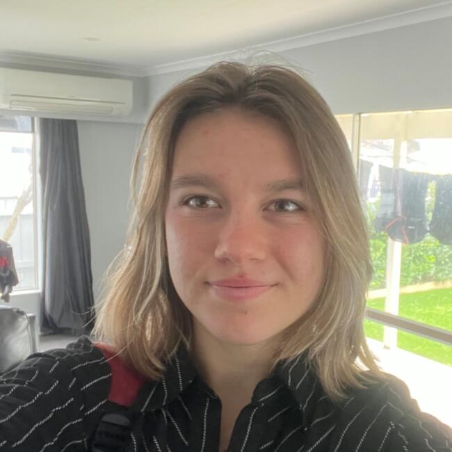 Babysitter in Montreuil: Nina