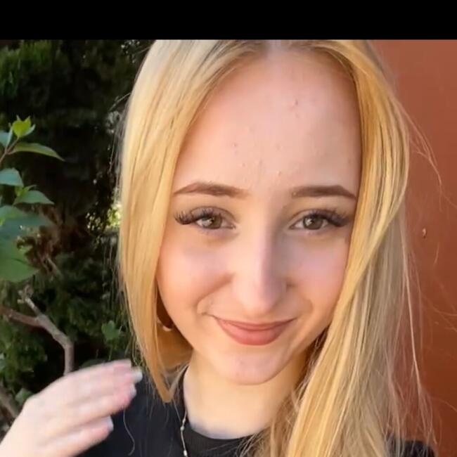 Babysitter in Tourcoing: Lola