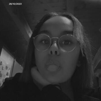 Babysitter Montceau-les-Mines: Ylona