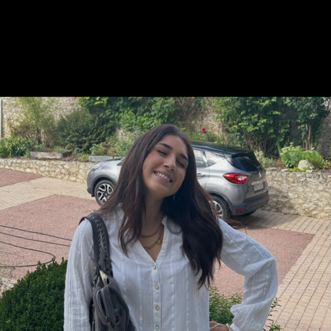 Babysitter in Joué-lès-Tours: Clemence