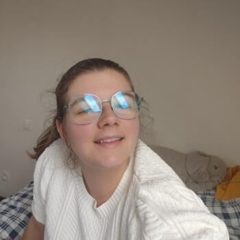 Babysitter in Courville-sur-Eure: Eléonore