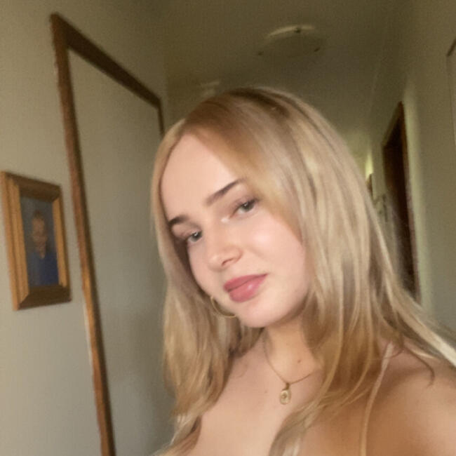 Babysitter in Shepparton: Maya