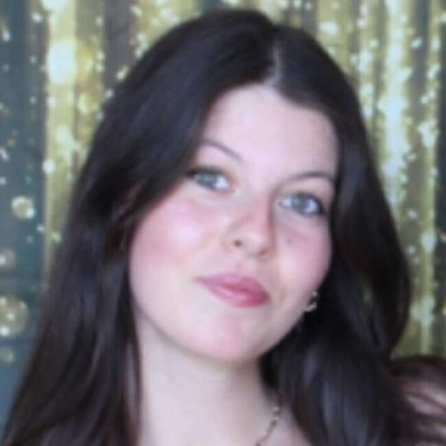 Babysitter in Mézières-sur-Seine: Léna