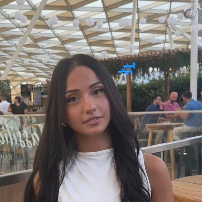 Babysitter in Marseille: Hélène