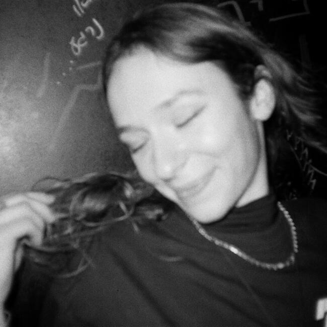 בייביסיטר ב- תל אביב-יפו: Janis