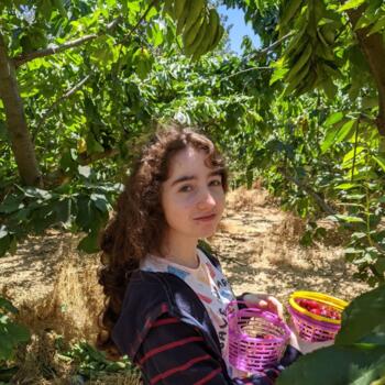 Babysitter in Qevuẕat Yavne: יסמין