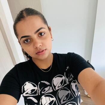 Babysitter Surrey: Harleen