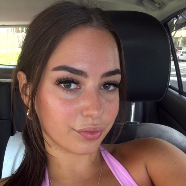 Babysitter in Melbourne: Hollie