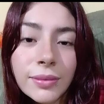 Babysitter in José Leonardo Ortiz: Liz