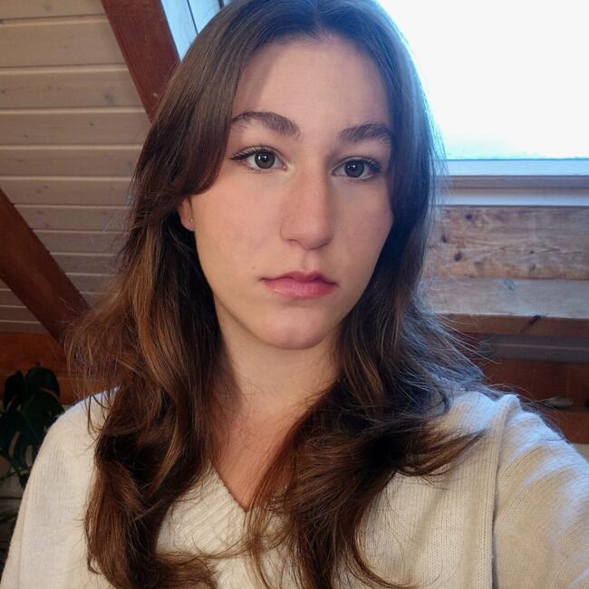 Babysitter in Penthalaz: Eline