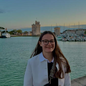 Babysitter Périgny: Laura