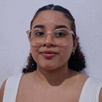 Babysitter in São Luís: Ester