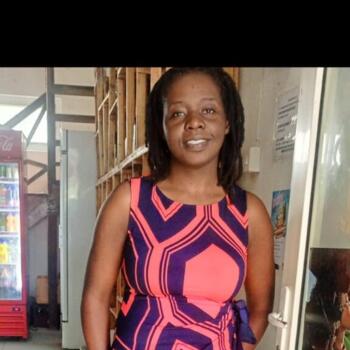 Babysitter Ukunda: Peggy