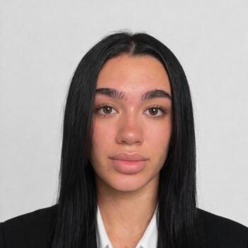 جليسة أطفال في دبي: Aynaz