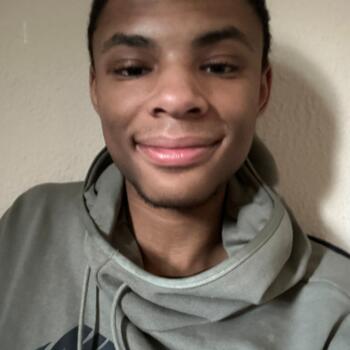 Babysitter in Saint Paul: Aj