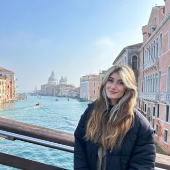 Babysitter in Airlie Beach: Chiara