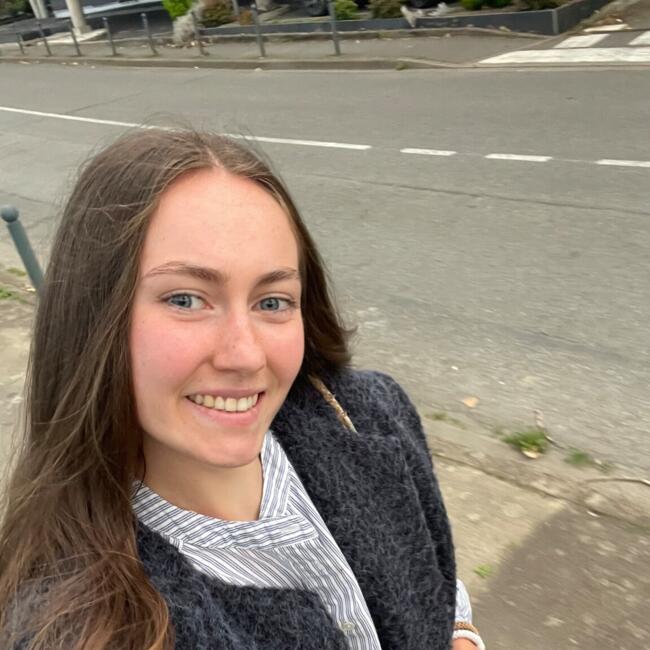 Babysitter in Breteil: Isaure