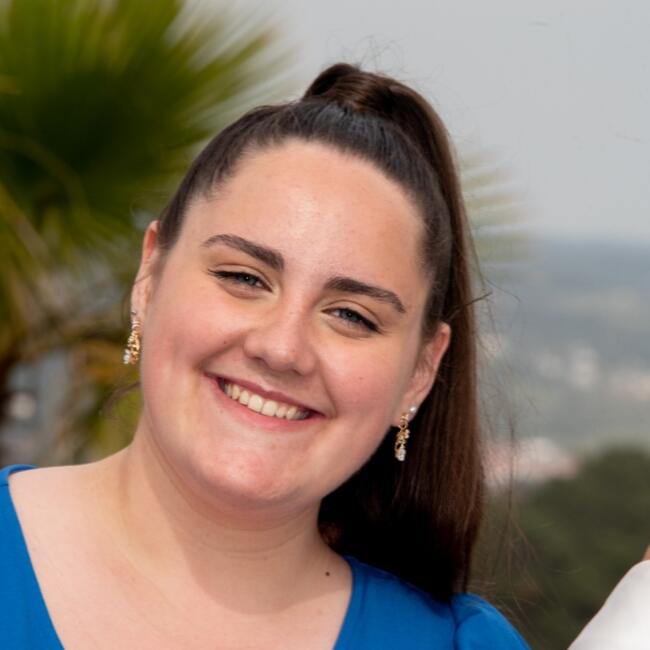 Babysitter em Venda do Pinheiro: Leandra Costa