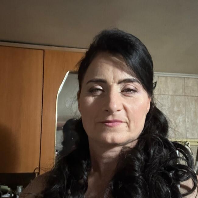 Babysitter in Focşani: Gina