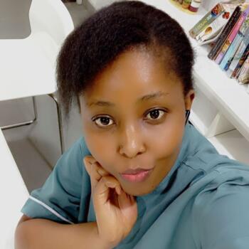 Babysitter Riyadh: Mary