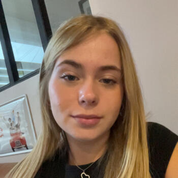 Babysitter in Calais: Lola