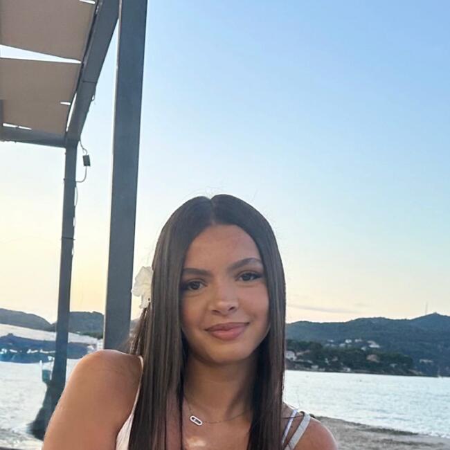 Babysitter in Sergy: Abla