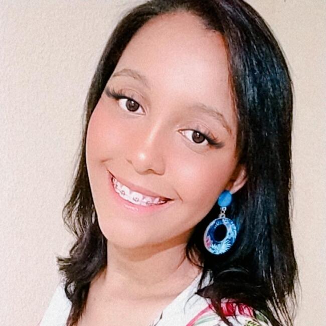 Babysitter in São Sebastião: Maria