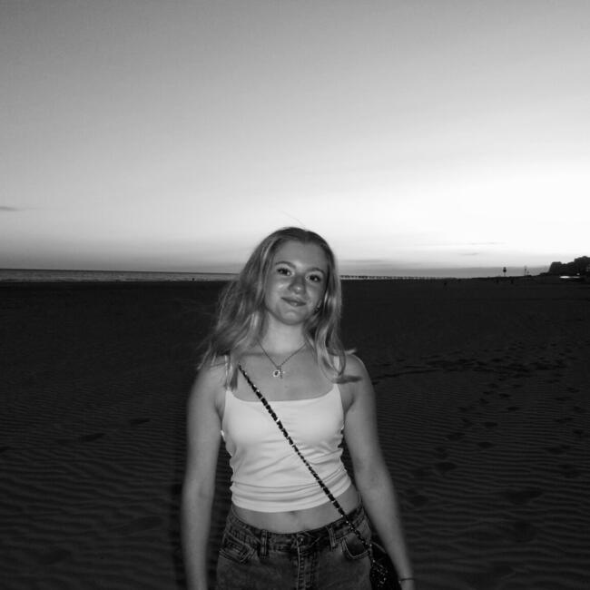 Babysitter in Boussy-Saint-Antoine: Laora