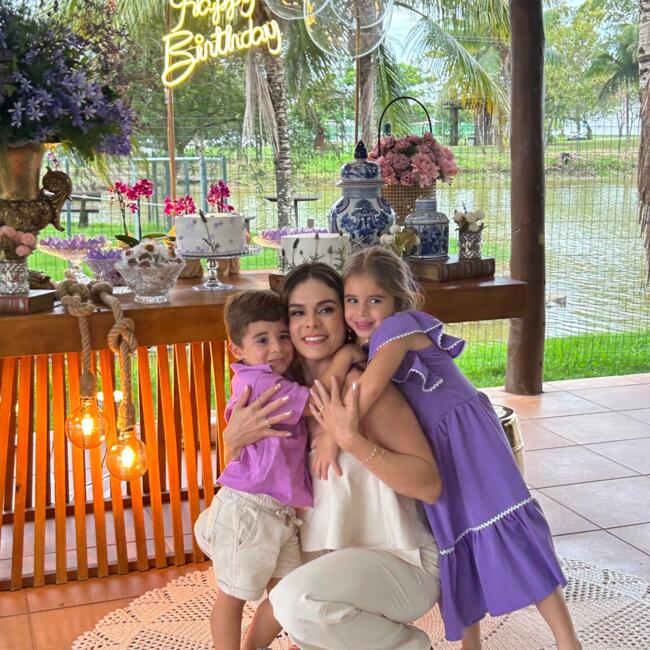 Emprego de babá em Campos dos Goytacazes: Thais