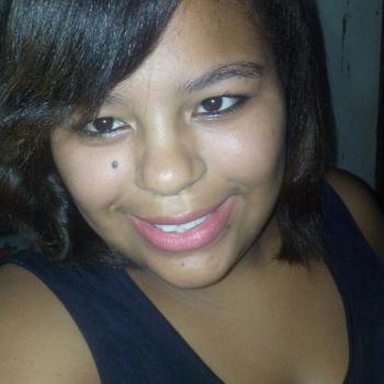 Babysitter Vila Velha: Thais