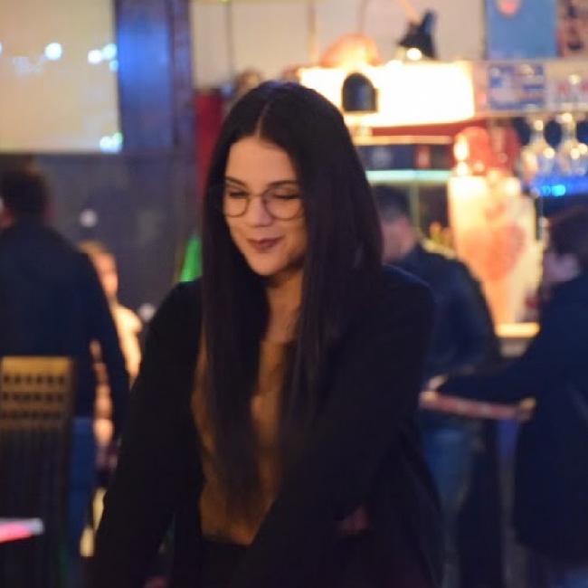 Babysitter a Aradeo: Chiara