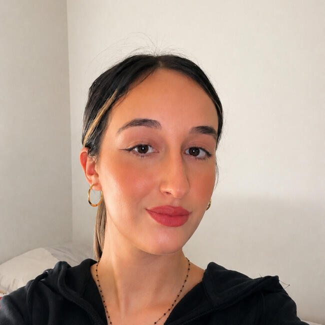 Babysitter in Marignane: Elena