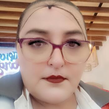 Babysitter San Salvador: Yesenia argentina