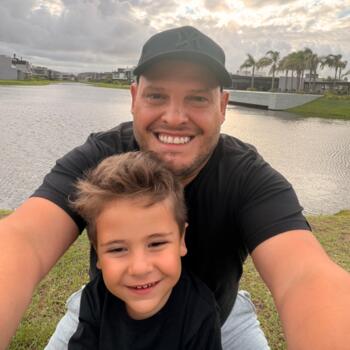 Parent Xangri lá: Eduardo