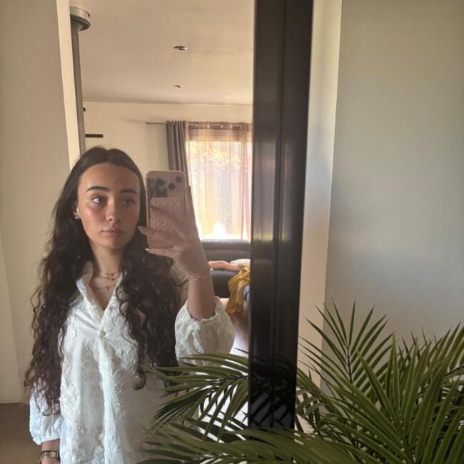 Babysitter in Tréméloir: Eva