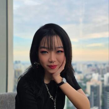 Babysitter in Singapore: Raven