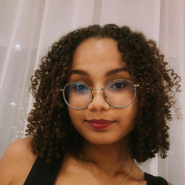 Babysitter in Macaé: Jullyana