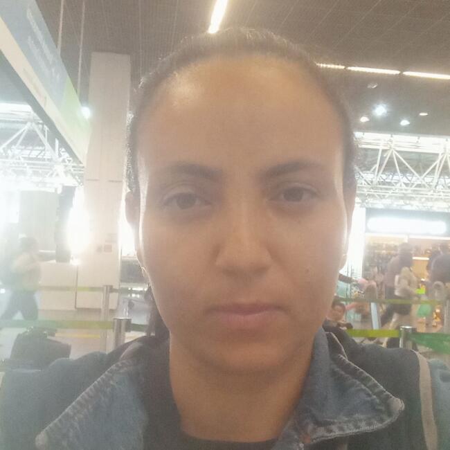 Babá em Brasília: Pricila